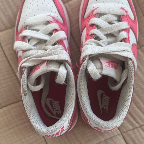 Nike Kids dunks in Pink and White - Picture 5 of 6